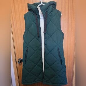 Koolaburra Dark Green Quilted Hooded Sleeveless Vest